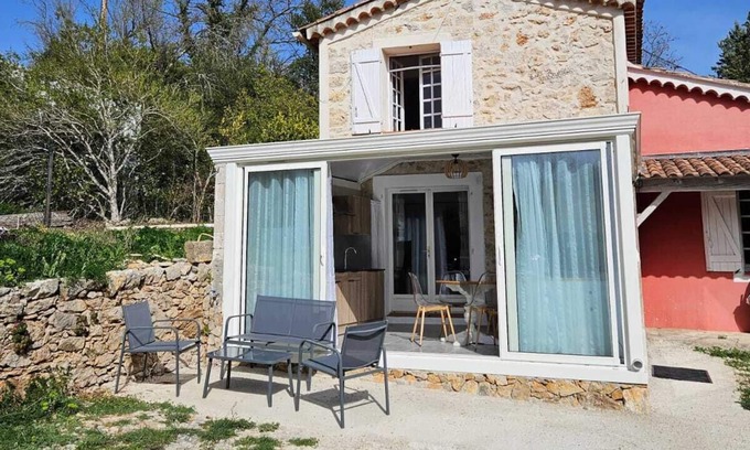 Flassans-sur-Issole Apartamento | Joli Appartement Dans Villa en Rez-de-jardin