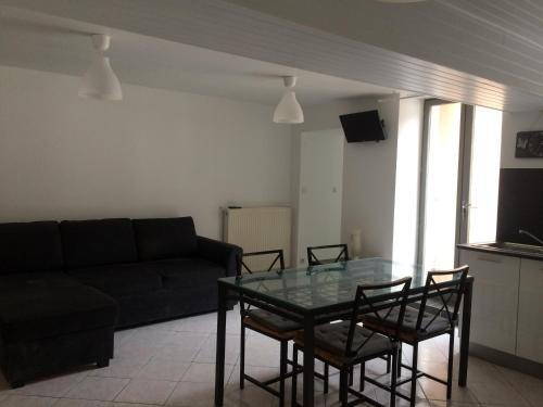 Courson-les-Carrieres Apartamento | Joli appartement de 60m2 avec Balcon à la campagne