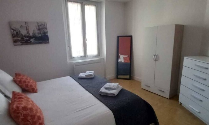Perigueux Apartamento | Joli Appartement Avec 2 Chambres