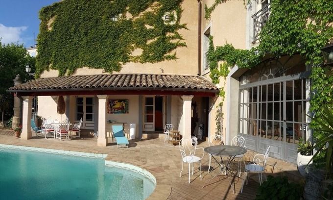 Plaissan Apartamento | Joli Appartement en Bord de Piscine, Dans un Domaine Clos et Paisible