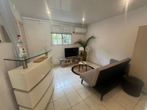 Fort-de-France Apartamento | Joli Studio à la Villa l'Ensoleillée avec son grand Jardin