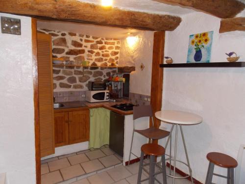 Aups Apartamento | Joli studio
