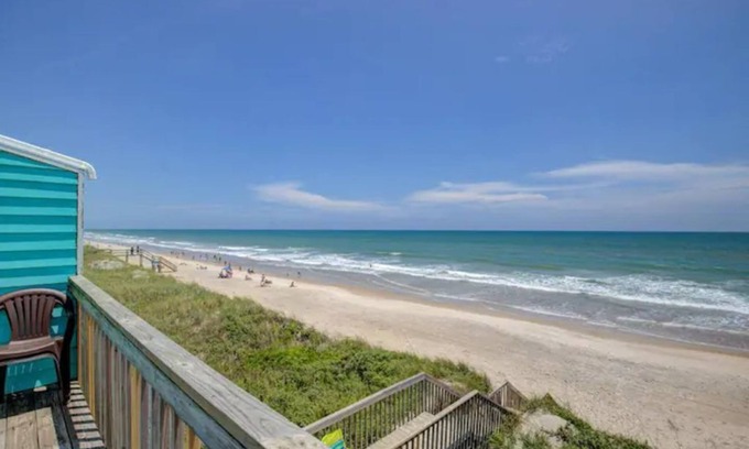 McCutcheon Field Casa | Jolly Roger- Oceanfront - Pet Friendly-Linens and Beach Towels provided