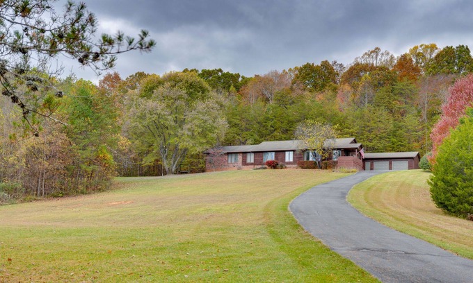 Jonesborough Casa | Jonesborough Home on 8 Acres w/ Mountain Views!