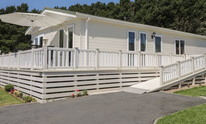 Cayton Bay Cabina | Impeccable 3-Bed Lodge at Cayton Bay Holiday Park