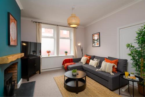 Barry Casa | Joseph Suite by Koya Homes - 3-Bedroom Home, Central High Street, Free Parking