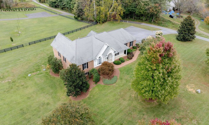 Marshall Casa | Josephine's Cottage: Peaceful Getaway Near DC