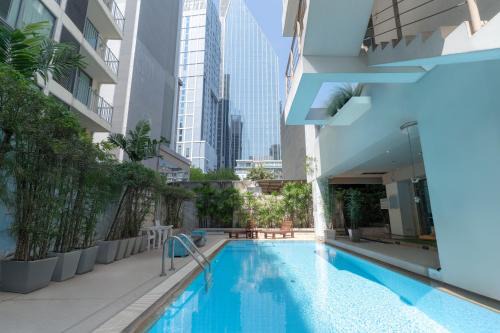 Khlong Tan Hotel | Journeyhub Sukhumvit 26, Bangkok - Formerly St James Hotel