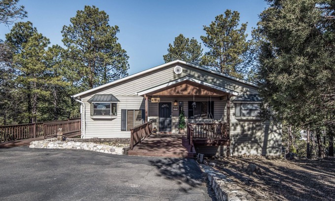 Ruidoso Cabina | Journeys End | Near Village of Ruidoso, Fireplace!
