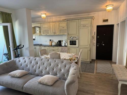 Selimbar Apartamento | Jovens Crib