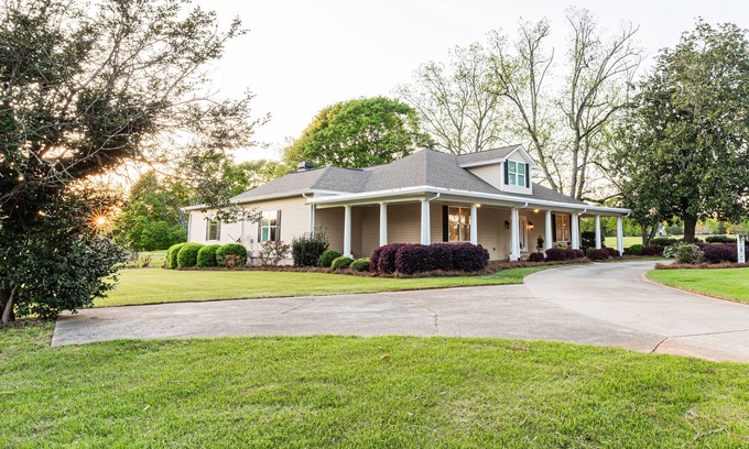 Griffin Casa | Joyce's Place at Addis Acres/spacious luxury/gorgeous water view/fire pit