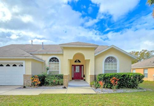 Orange Tree Casa | Joyful and Bright 4 Bedroom 3 Bathroom Pool Home