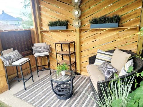 Dayton Casa | Joyful Bright1-BR , Fenced Pet Friendly Yard With Garage