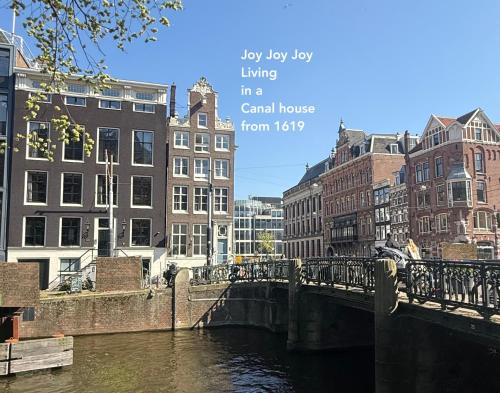 Grachtengordel-West Apartamento | JoyJoyJoy the Royalty ecolicous design house in a historic Canalhouse from 1618 with 2 bedrooms with top floor views over the canals
