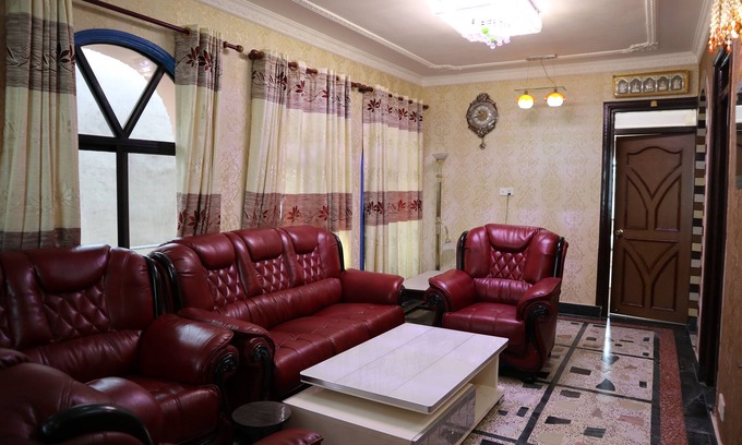 Burhanilkantha Casa | JSR Homestay es un alojamiento familiar económico, agradable y limpio para ti.