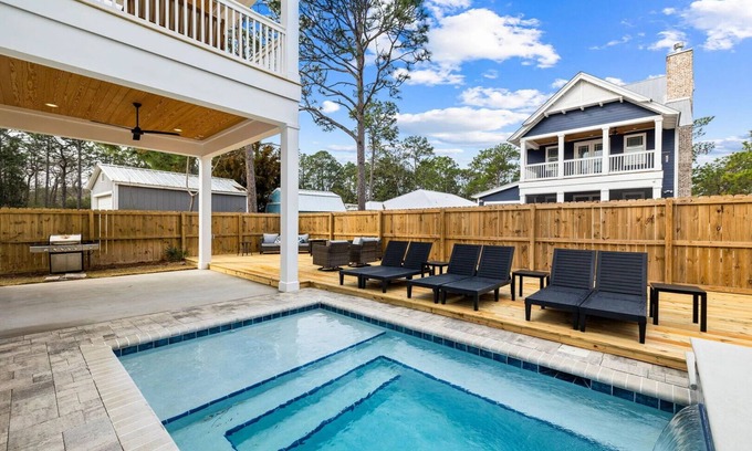 San Juan Casa | Juan Fine Day | Sleeps 18 | Heated Pool + Golf Cart | Exclusive Bonfires