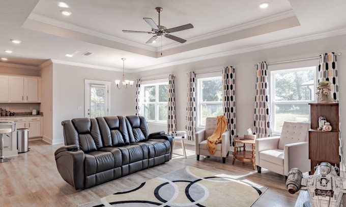 Milton Casa | Jude Way~Spacious family friendly home