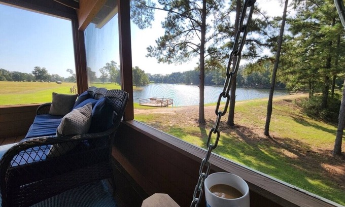 Dothan Cabaña | Juju's Pond House on Smith Pond
