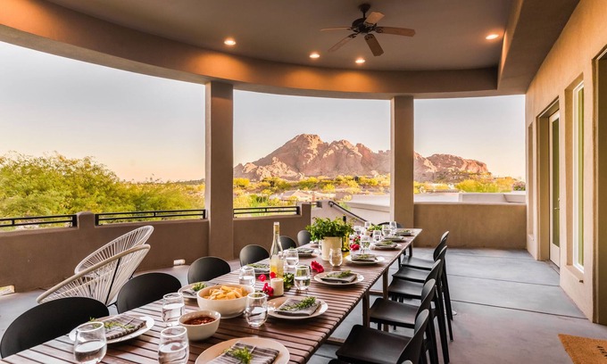 Paradise Valley Villa | Julep by AvantStay | Stylish 9 BR Estate w/ Mid-Century Modern Decor