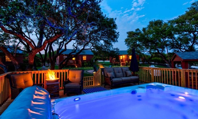 Austin Cabina | Julie's Cabins Luxury Retreat 4
