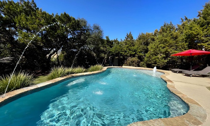 West Oak Hill Casa | July-Aug ‘25 Available pet-friendly family home!