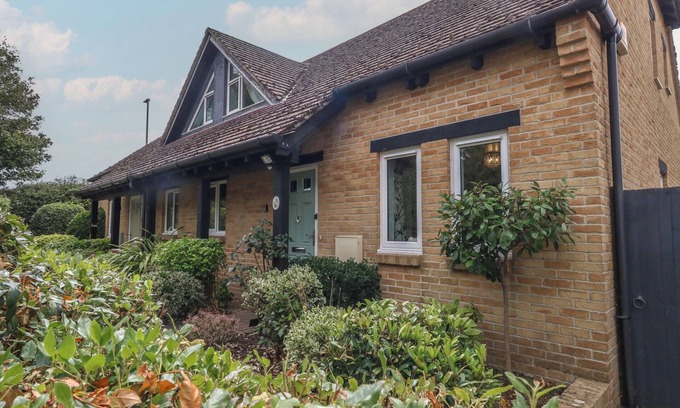 Wool Cabaña | JUNE COTTAGE, pet friendly, country holiday cottage in Wool