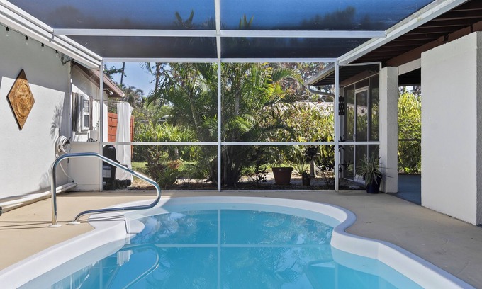 Englewood Casa | Jungle Cottage 1mi to beach on 1+acre with pool