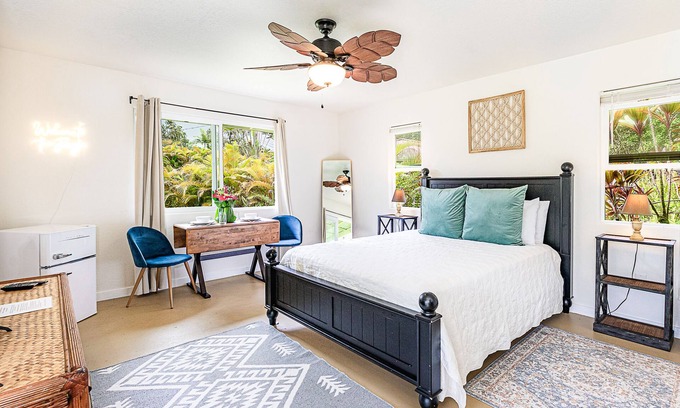 Keaau Cabina | Jungle Studio - Cute and Cozy w/Queen Bed, Wifi, Full Bathroom