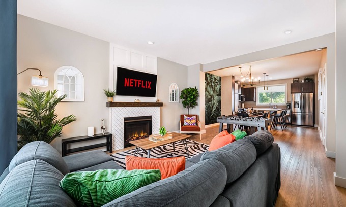 Southeast Edmonton Casa | Jungle Themed Home for a Family Getaway Adventure