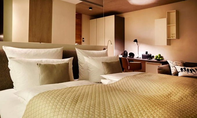 Langscheid Apartamento | Junior loft en un diseño elegante con un gran balcón.