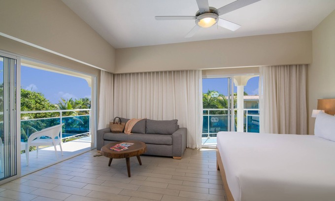 Los Brazos Hotel | Junior Suite at Lifestyle Tropical Beach Resort & Spa