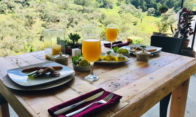 Cocorna Apartamento | Junior Suite Vista Malla con vista a las montañas