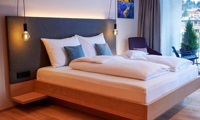 Maria Alm am Steinernen Meer Casa | Junior Suite Superior - Morning Red Longstay - Hotel Morning Time Naturally. Cama y brunch
