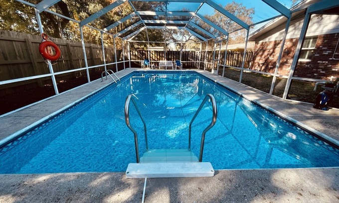 Wright Casa | "Juniper Junction" - Covered Pool / Entertainer’s Dream / 10 Minutes from Beach