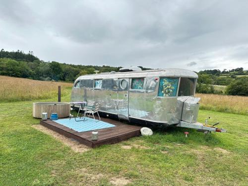 Honiton Otro | Jurassic Airstreams at Hartridge Springs Glamping