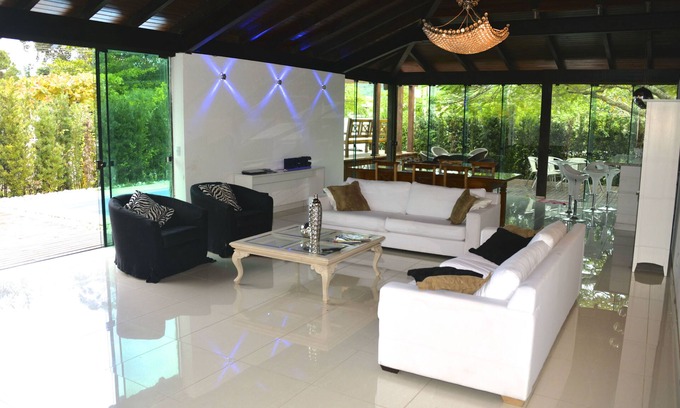 Jurere Internacional Casa | JURERE INTERNACIONAL CASA con piscina 5BR - 200m de la playa