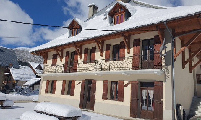 Saint-Colomban-des-Villards Apartamento | Vrbo Property