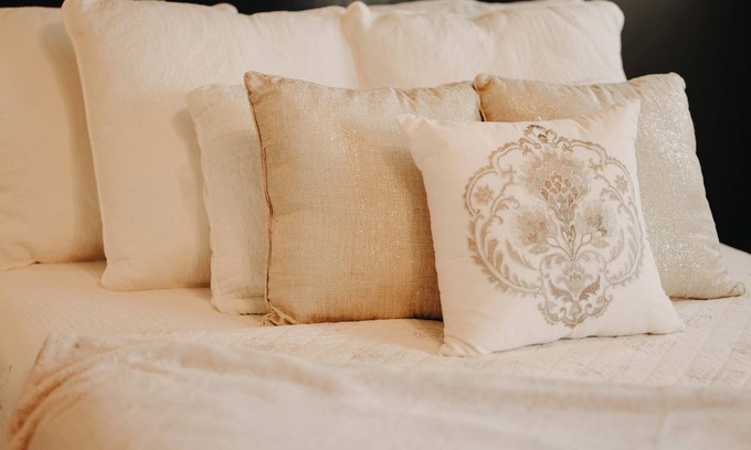 Elizabethtown Casa | Just 10 minutes from town -We're more than just a place to stay!