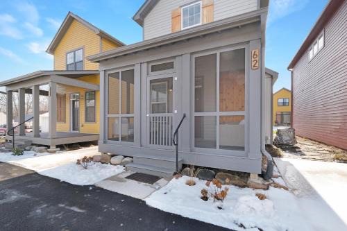 Ottawa Casa | Just a Little Longer