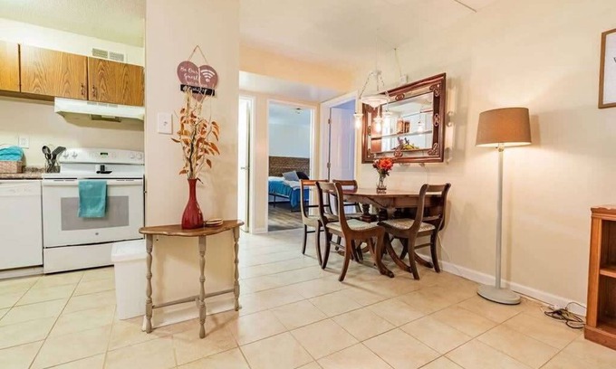 East Ridge Apartamento | Just a mile from I-24 and a quick 3-minute drive to great BBQ!