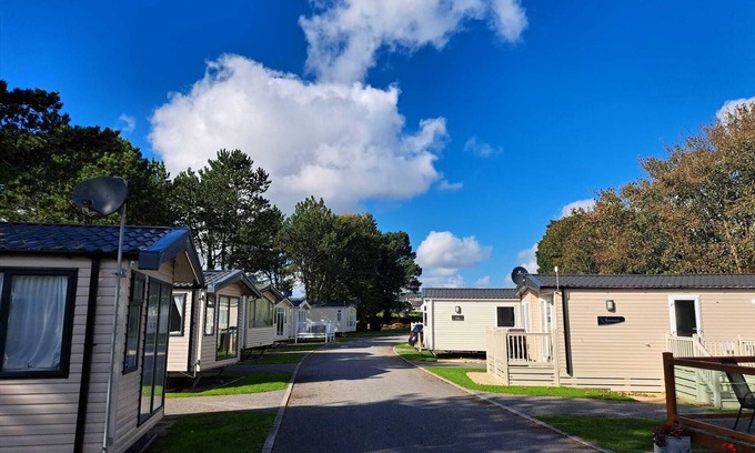 Par Casa | Just a stone's throw from Par Beach & its scenic coastal paths,