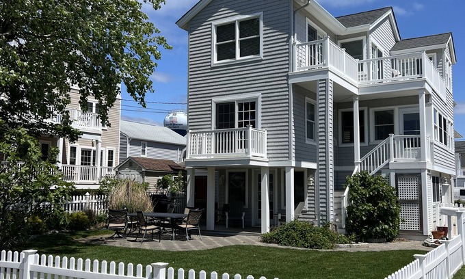 Beach Haven Terrace Casa | Just Beachy - Updated, Oceanside Home, 3 min walk to the beach, close to it all!