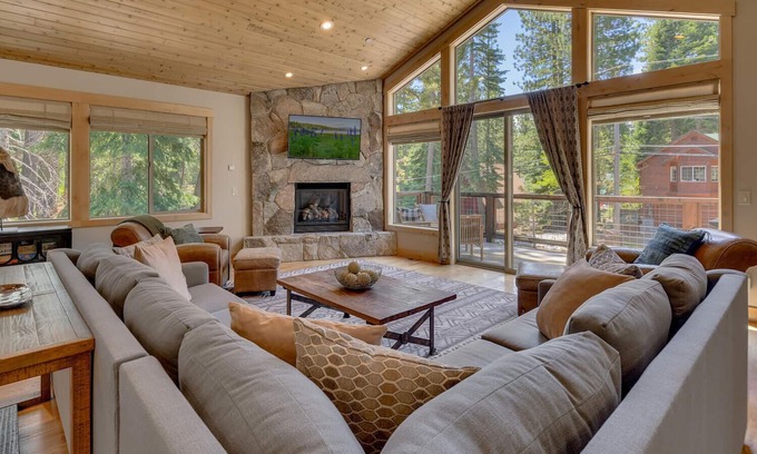 Tahoe Pines Casa | Just Grand: 5 HAB / 4 BA n / a en Homewood, para 10 personas