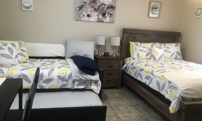 North Troy Apartamento | Just Like Being At Home- Newly Renovated Unit
