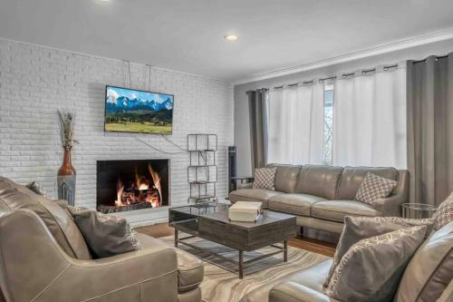 Central Oklahoma City Casa | Just Like Home #3: OKC-50th St. Luxury Stay for 12