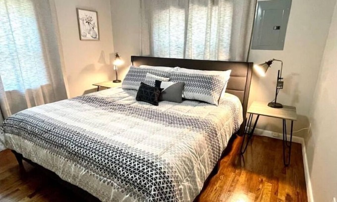 Bentonville - Fayetteville Casa | Just like HOME! Comfy KING bed, REMODELED! CLEAN!