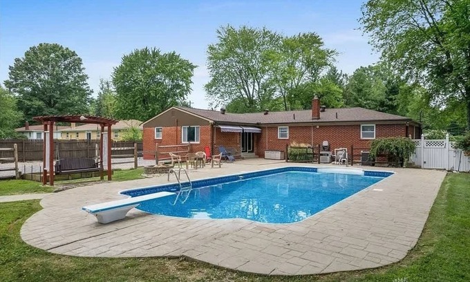Day Heights Casa | Just like home w Pool & Pool table