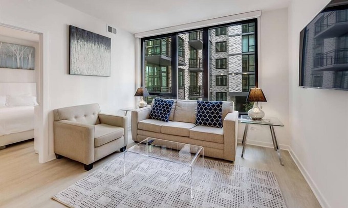 NoMa Hotel | Just mins from Metro RedLine | 2BR w/ Desk, TV & Full kItchen