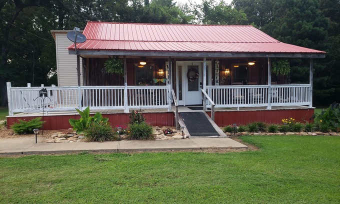 Batesville Casa | Just minutes from anywhere