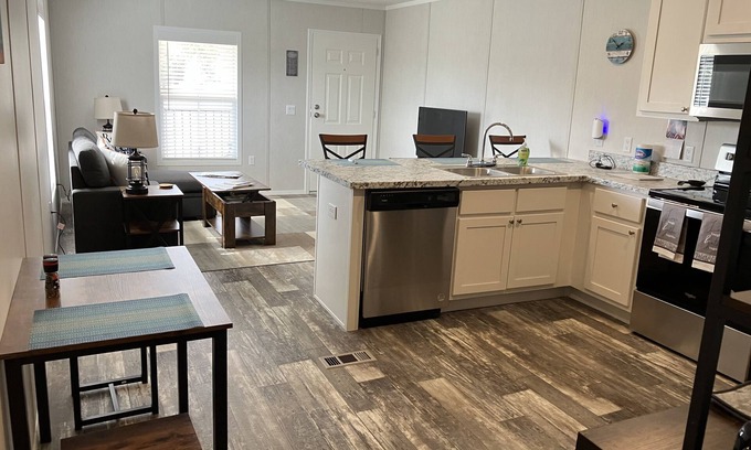 Edgemont Casa | Just minutes from Hill Creek Park and marina with room for your boat.